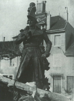 Enlèvement de la statue du général Travot